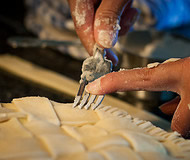 Crimping pie dough